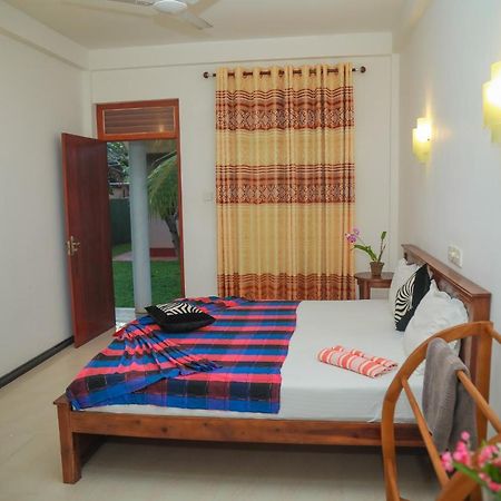 Hasaranga Holiday House Hikkaduwa Exterior foto
