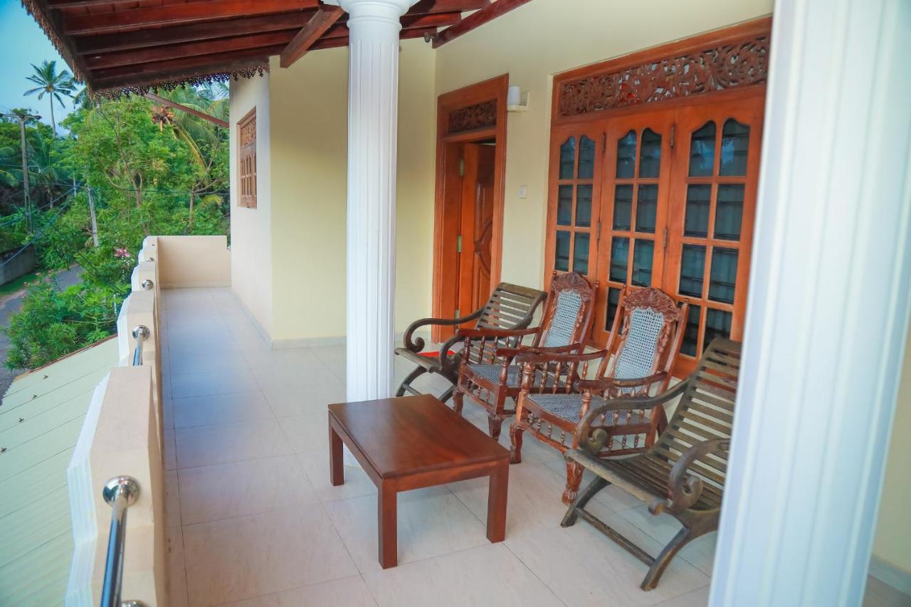Hasaranga Holiday House Hikkaduwa Exterior foto