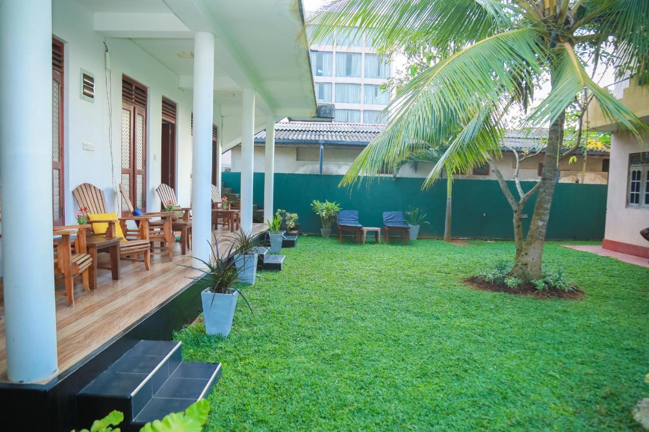 Hasaranga Holiday House Hikkaduwa Exterior foto