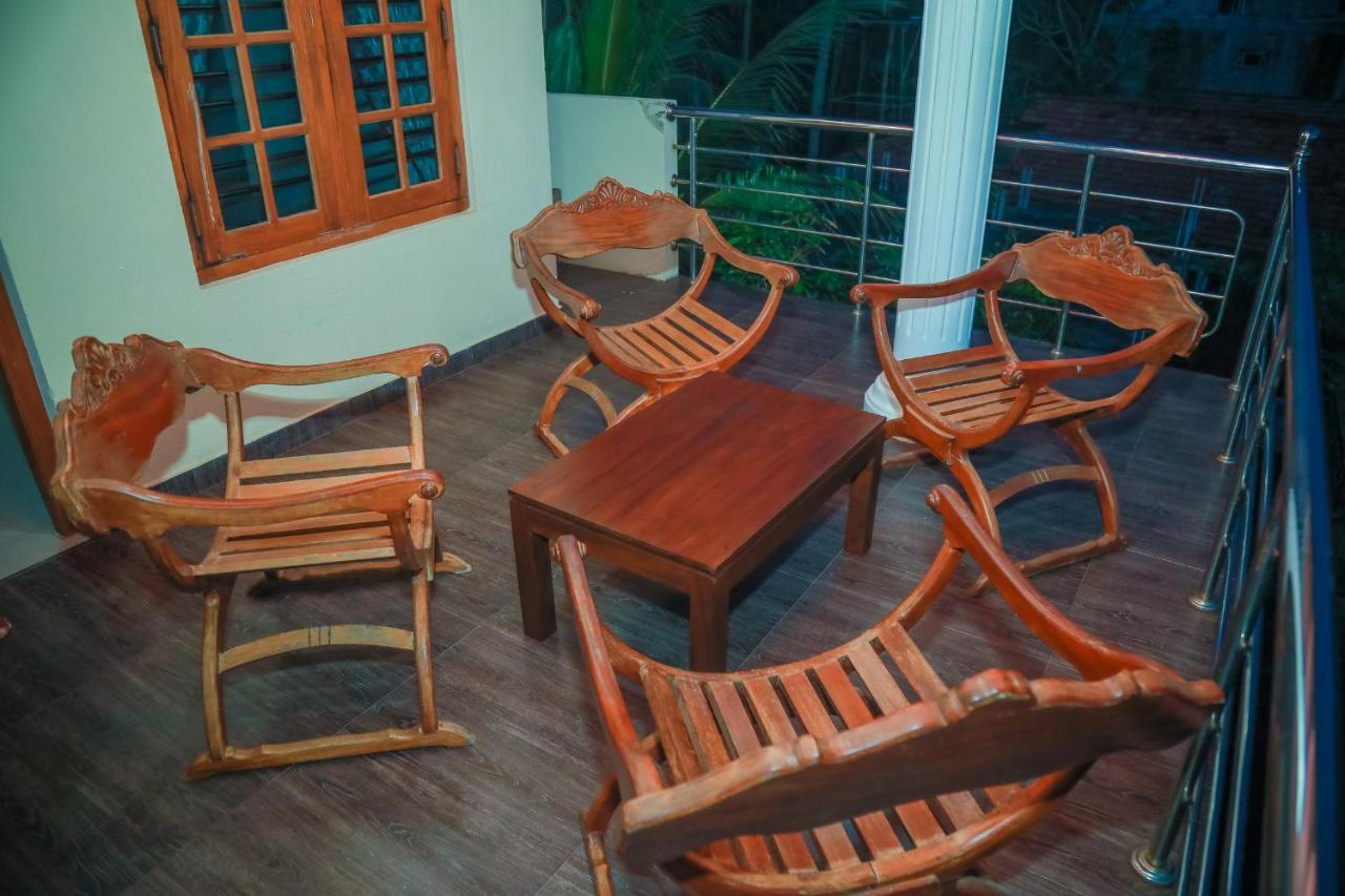 Hasaranga Holiday House Hikkaduwa Exterior foto